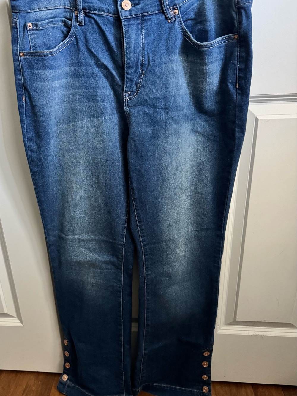 Nicole Miller Bootcut Jeans in Blue Denim with Button Hem